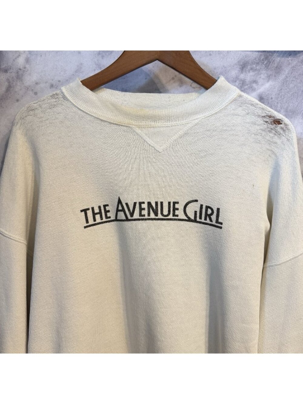 Vintage The Avenue Girl Sweatshirt White Crew Neck V Stitch Size XL USA 80s 90s
